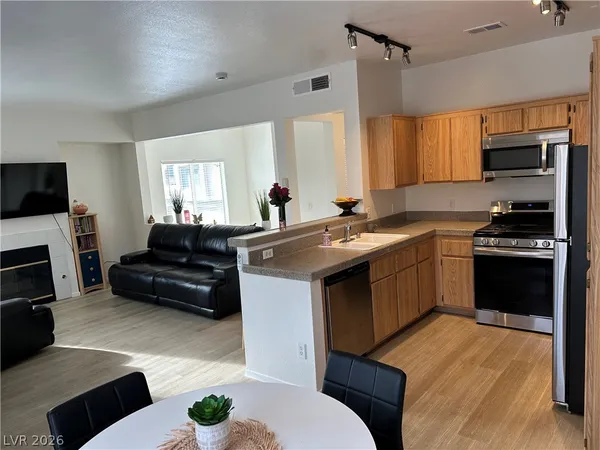 $1,555 | 251 South Green Valley Parkway, Unit 3322, Henderson, NV 89012