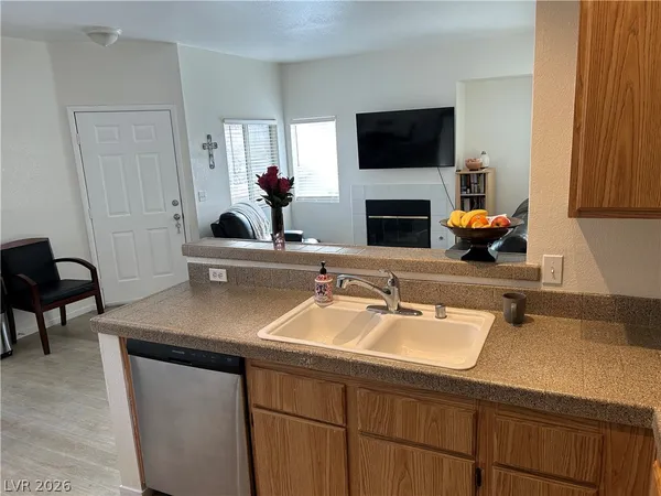 $1,555 | 251 South Green Valley Parkway, Unit 3322, Henderson, NV 89012