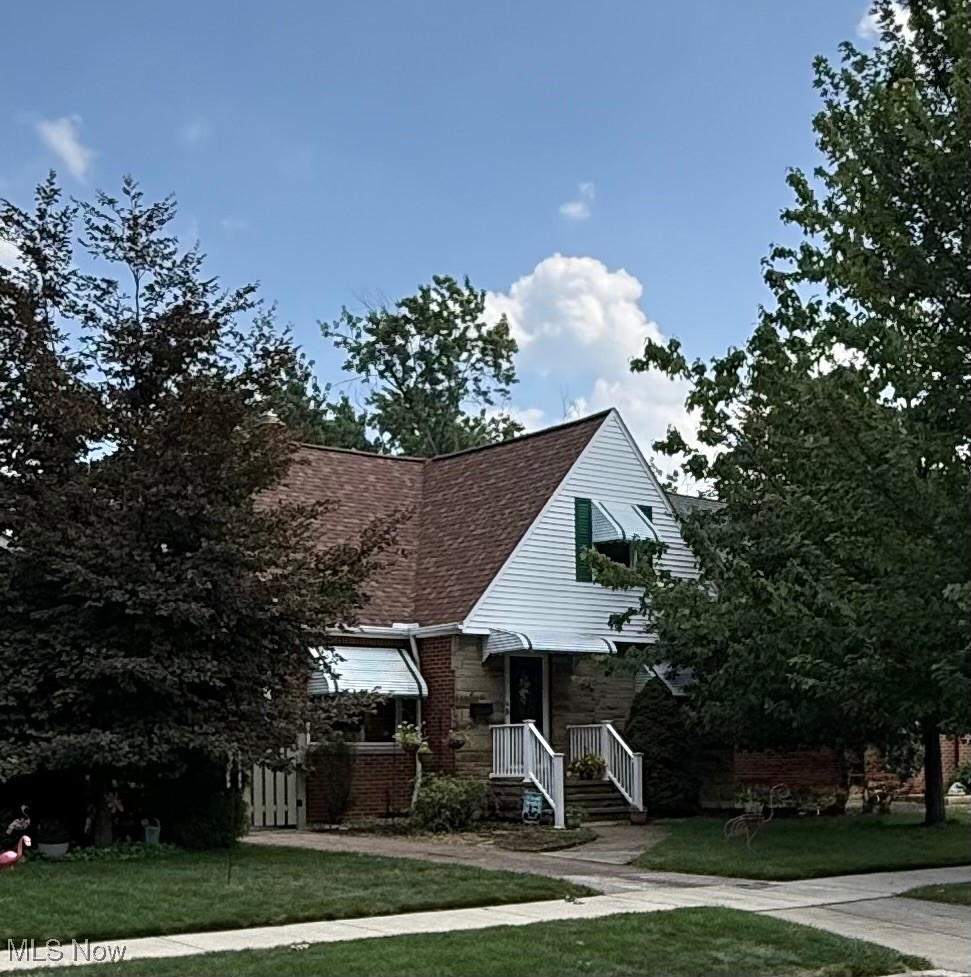 6289 Manchester Road Parma, OH 44129 - Photo 5 of 46