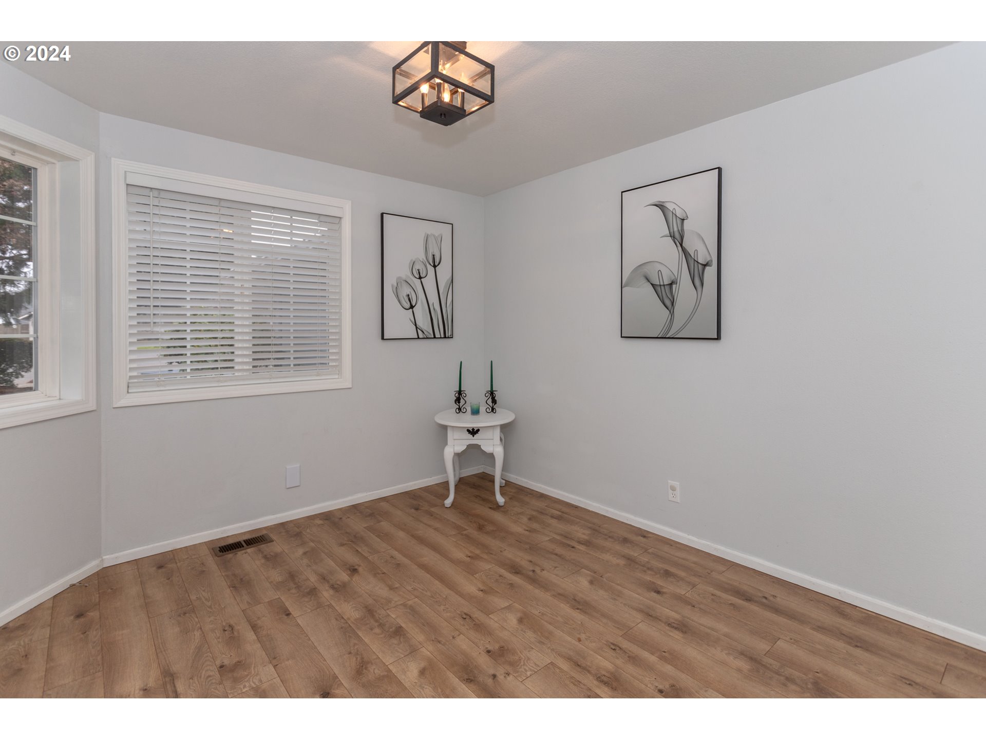 1690 Ridgley Boulevard Eugene, OR 97401 - Photo 13 of 30 a view of an empty room with a window