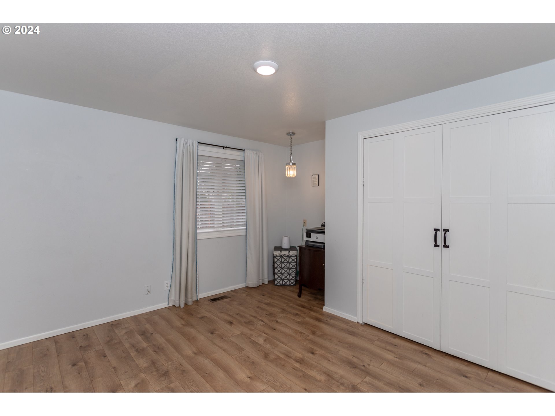 1690 Ridgley Boulevard Eugene, OR 97401 - Photo 17 of 30 a view of an empty room