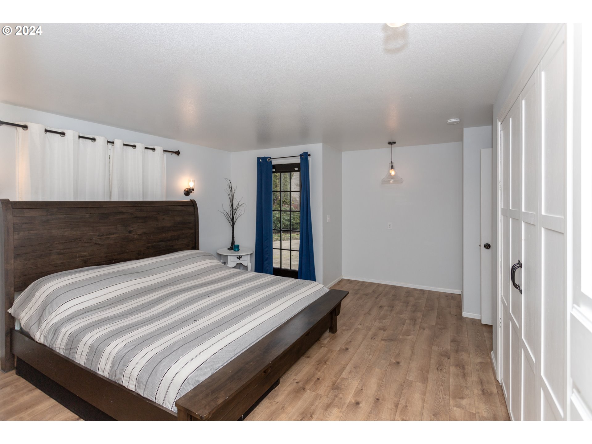 1690 Ridgley Boulevard Eugene, OR 97401 - Photo 24 of 30 a bedroom with a bed and a dresser