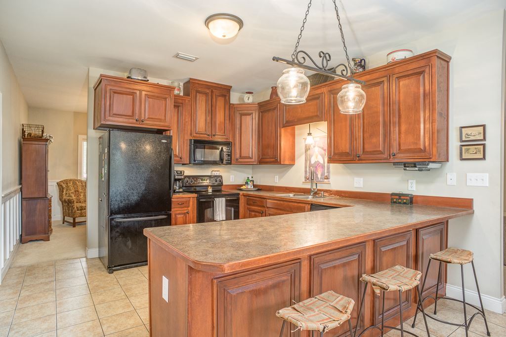 9112 Thoroughbred Run Fairhope, AL 36532 - Photo 9 of 25 Kitchen