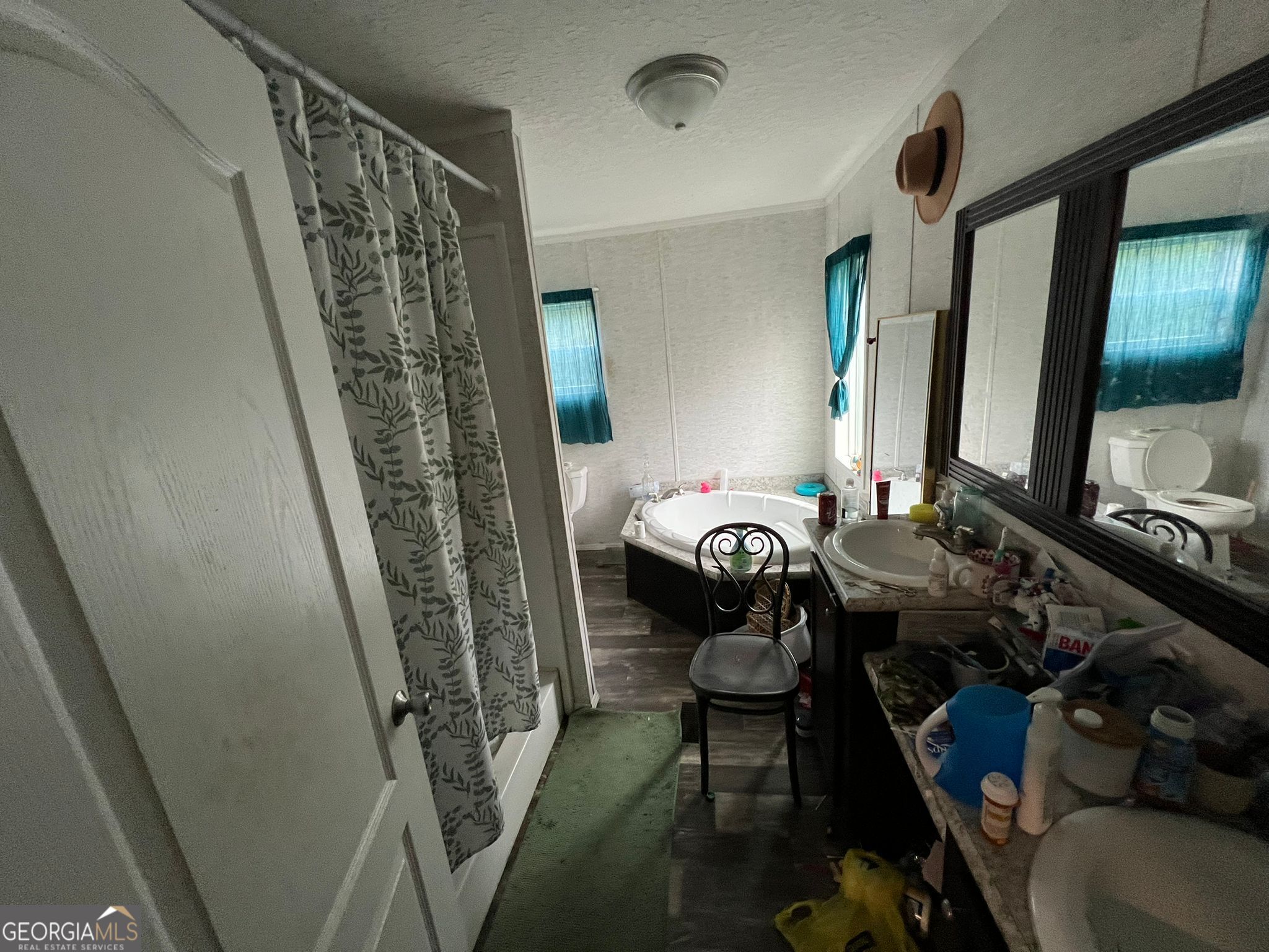 126 Southgate Road Alto, GA 30510 - Photo 8 of 14 a living room with furniture and a potted plant