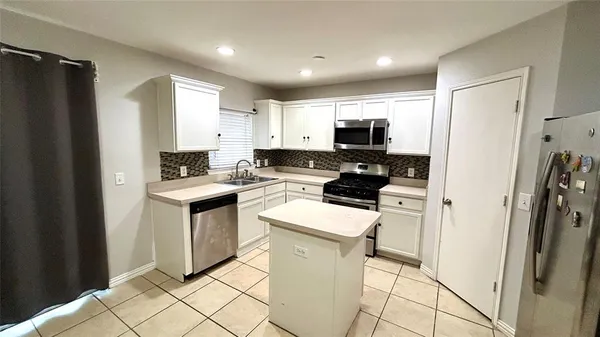 $2,200 | 111 Quail Run Drive, Seagoville, TX 75159
