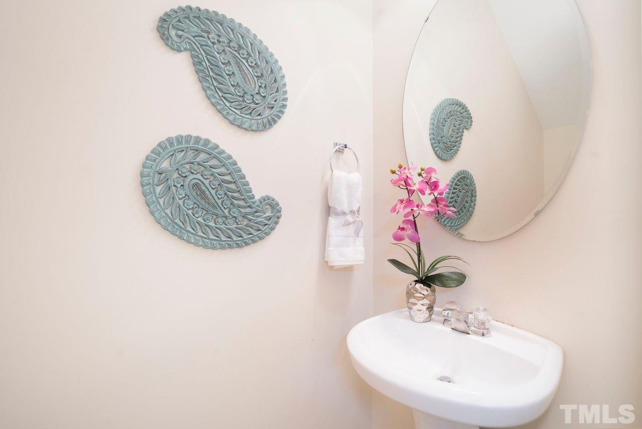 5217 Moonview Court Raleigh, NC 27606 - Photo 8 of 12 Gallery Image 8
