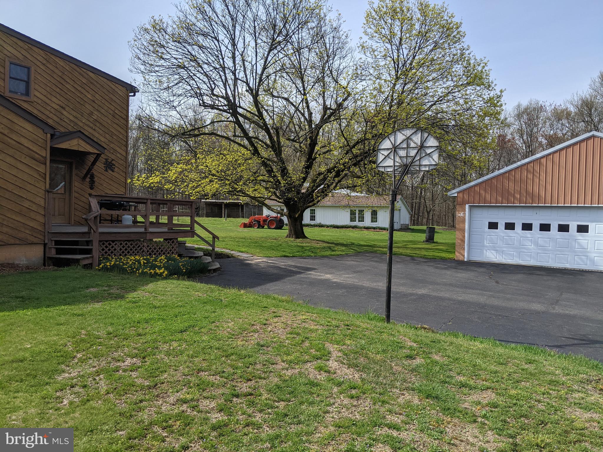 525 Nottingham Road Elkton, MD 21921 - Photo 4 of 39 Garage and Main Entrance