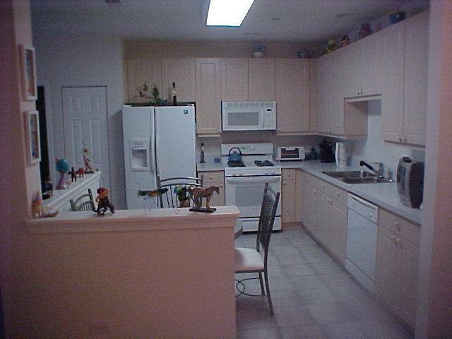 660 McHenry Road, Unit 402 Wheeling, IL 60090 - Photo 5 of 11