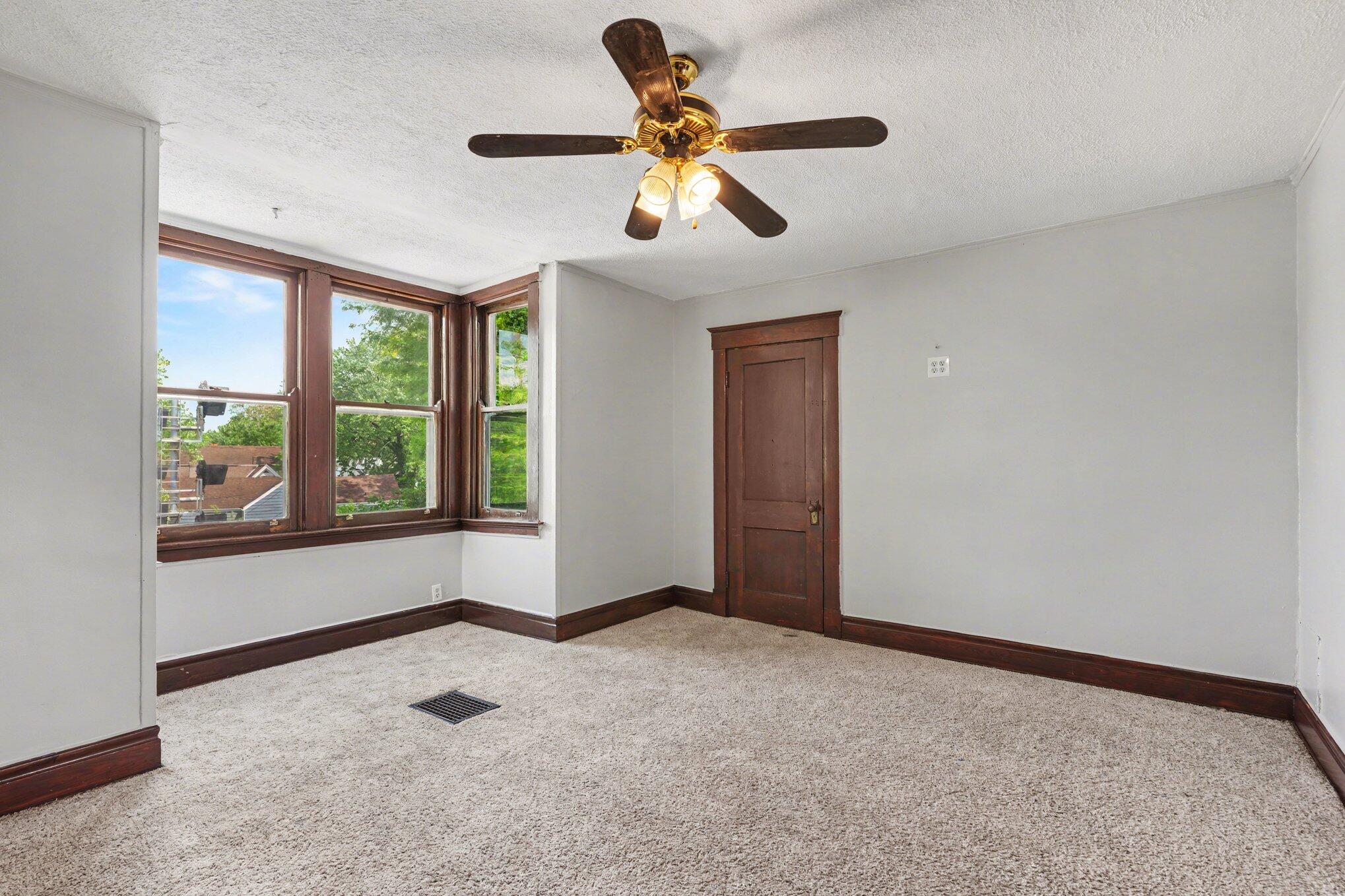 3704 Huntington Avenue Covington, KY 41015 - Photo 11 of 21