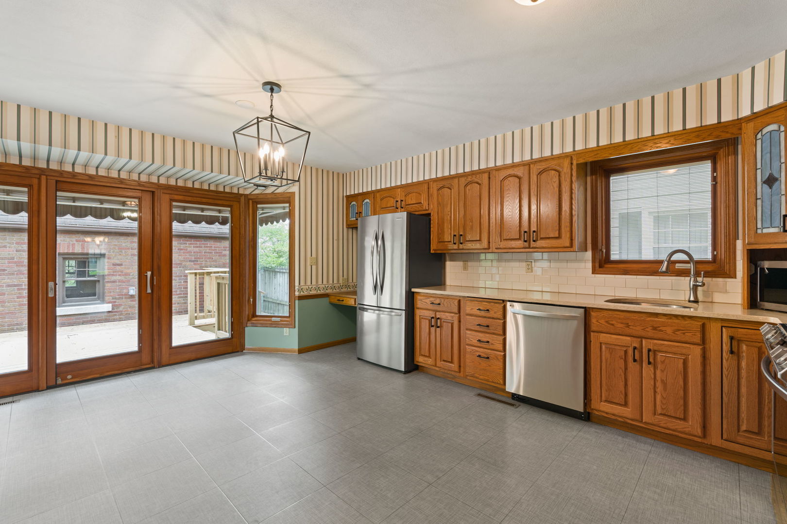2405 27th Street Moline, IL 61265 - Photo 13 of 51