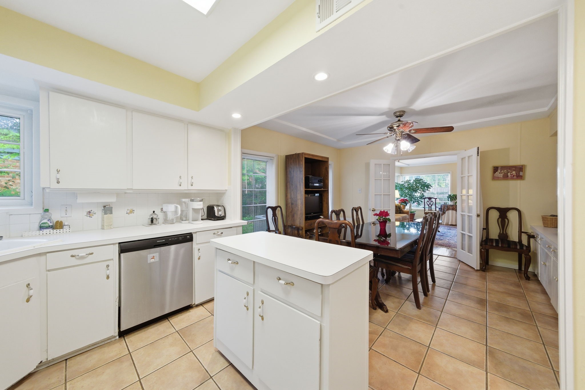 1801 Lexington Street Houston, TX 77098 - Photo 11 of 50 a view of a kitchen and dining room