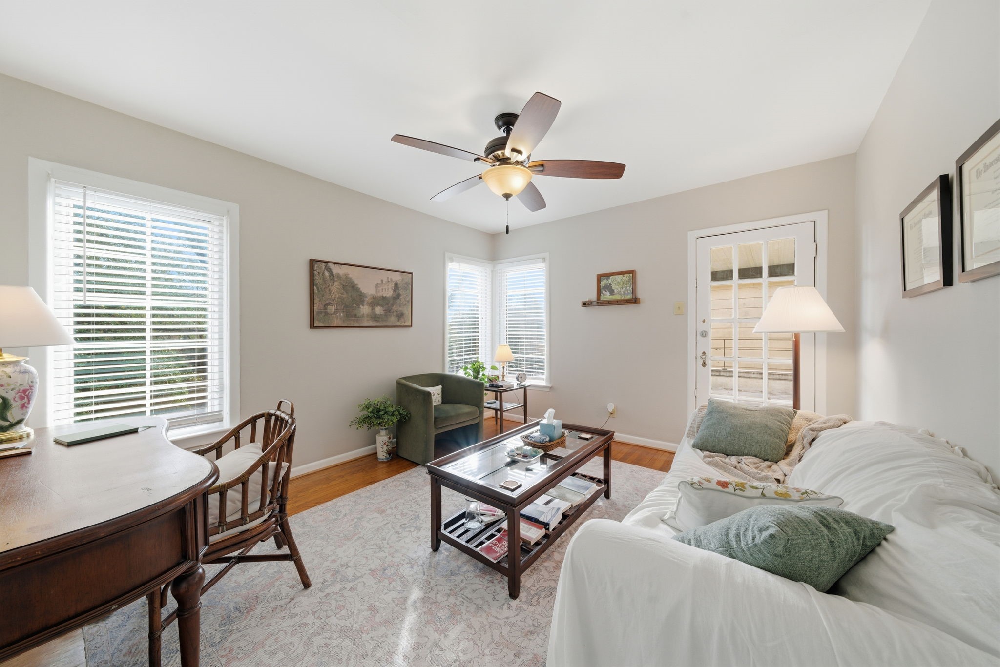 1801 Lexington Street Houston, TX 77098 - Photo 19 of 50 a bedroom with a bed and a window