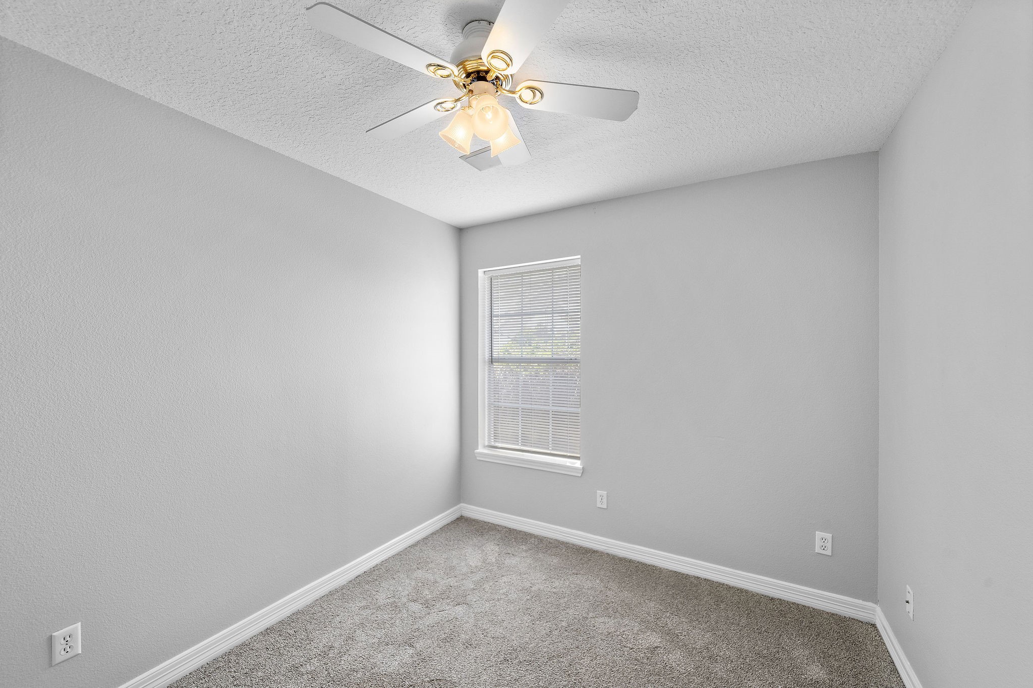 1801 Lexington Street Houston, TX 77098 - Photo 39 of 50 an empty room with windows and fan