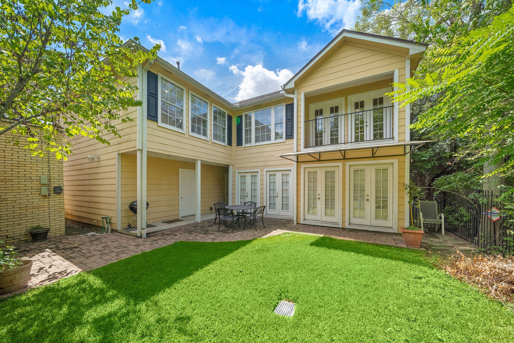 1801 Lexington Street Houston, TX 77098 - Photo 41 of 50 front view of a house with a yard