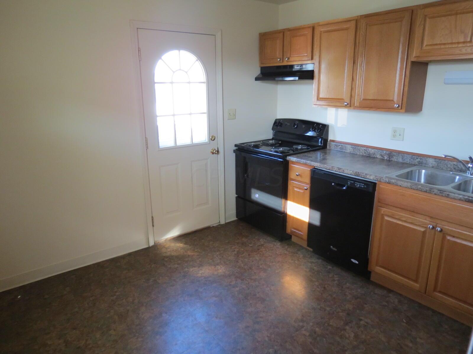 3110 Hillgate Road Columbus, OH 43207 - Photo 7 of 17 3110 hillgate 9-21-22 (30)