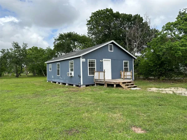 $895 | 626 West 7th Street, Freeport, TX 77541