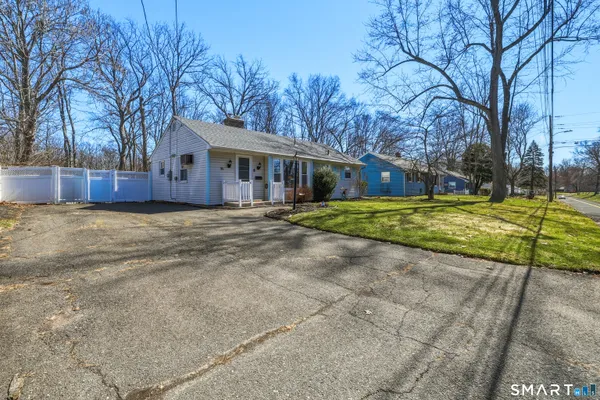 $279,900 | 91 Ellsworth Drive, Bloomfield, CT 06002