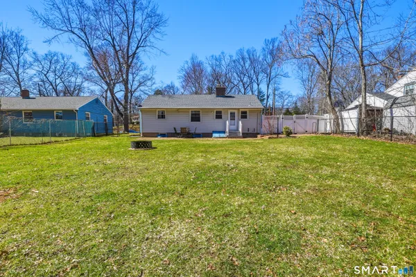 $279,900 | 91 Ellsworth Drive, Bloomfield, CT 06002