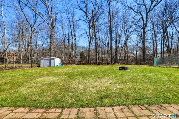 $279,900 | 91 Ellsworth Drive, Bloomfield, CT 06002