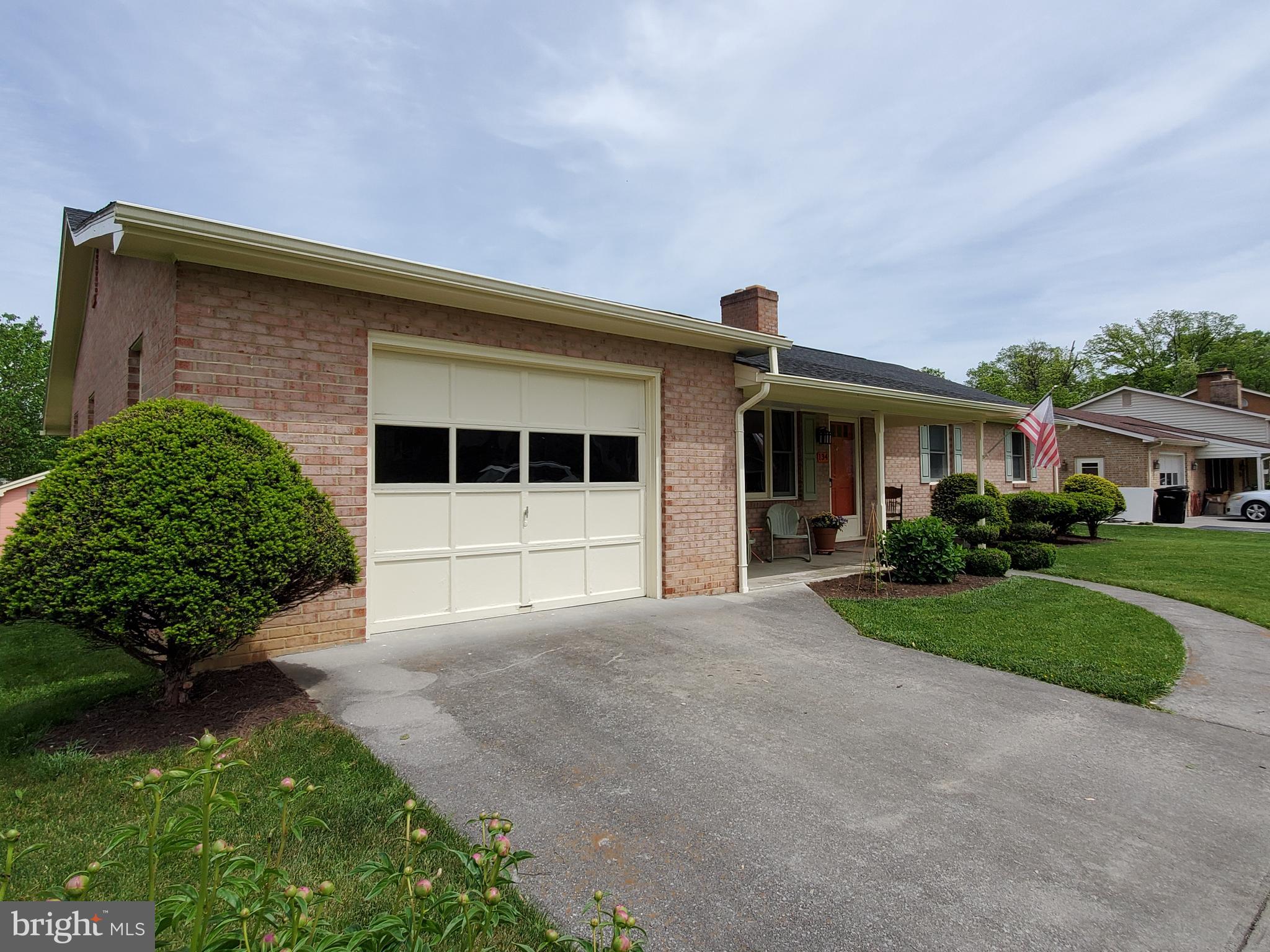 134 Russelcroft Road Winchester, VA 22601 - Photo 2 of 35 Front Left