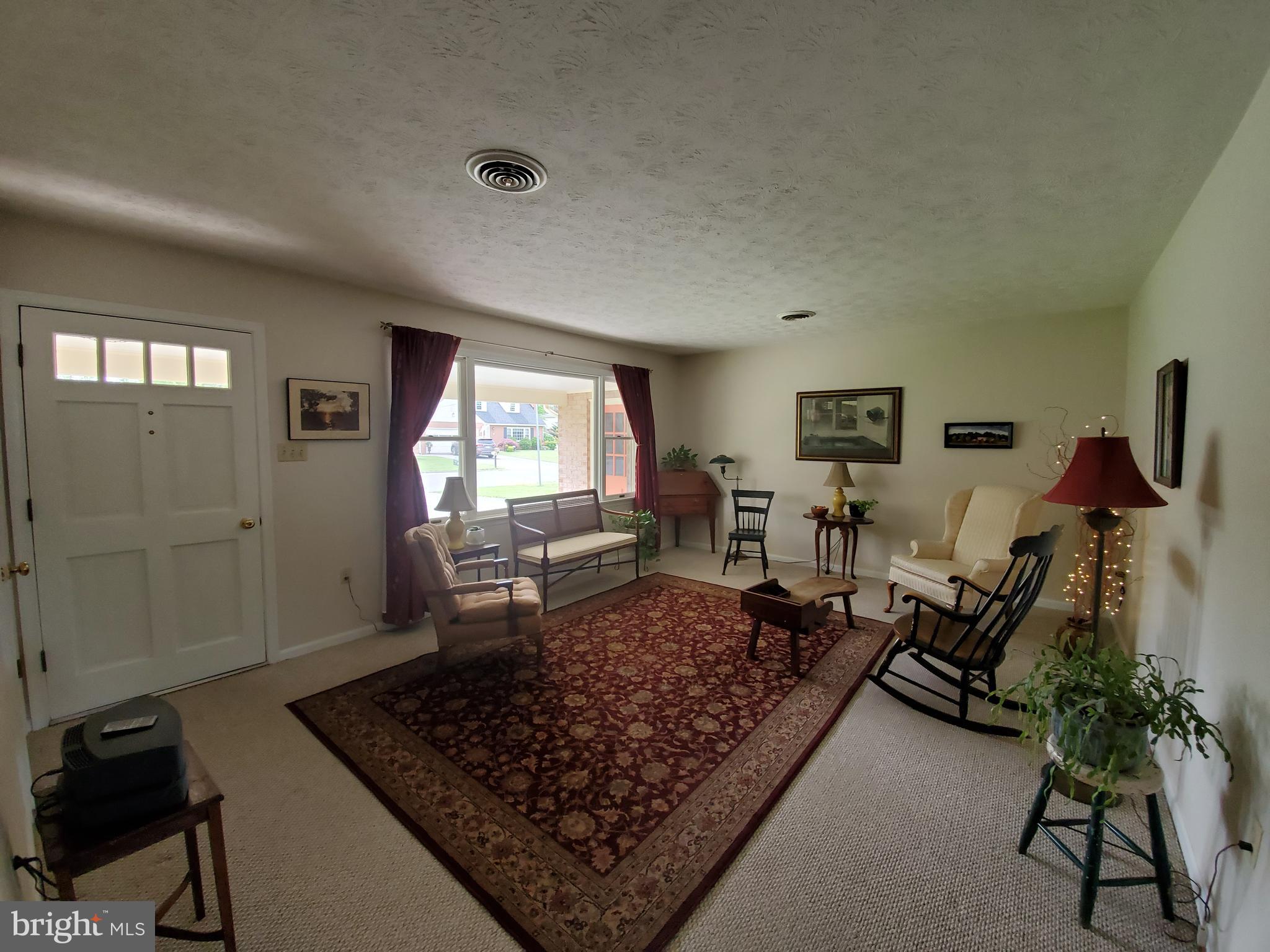 134 Russelcroft Road Winchester, VA 22601 - Photo 13 of 35 Living Room