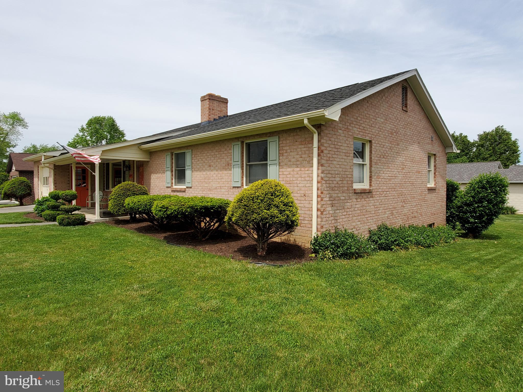 134 Russelcroft Road Winchester, VA 22601 - Photo 3 of 35 Front Right