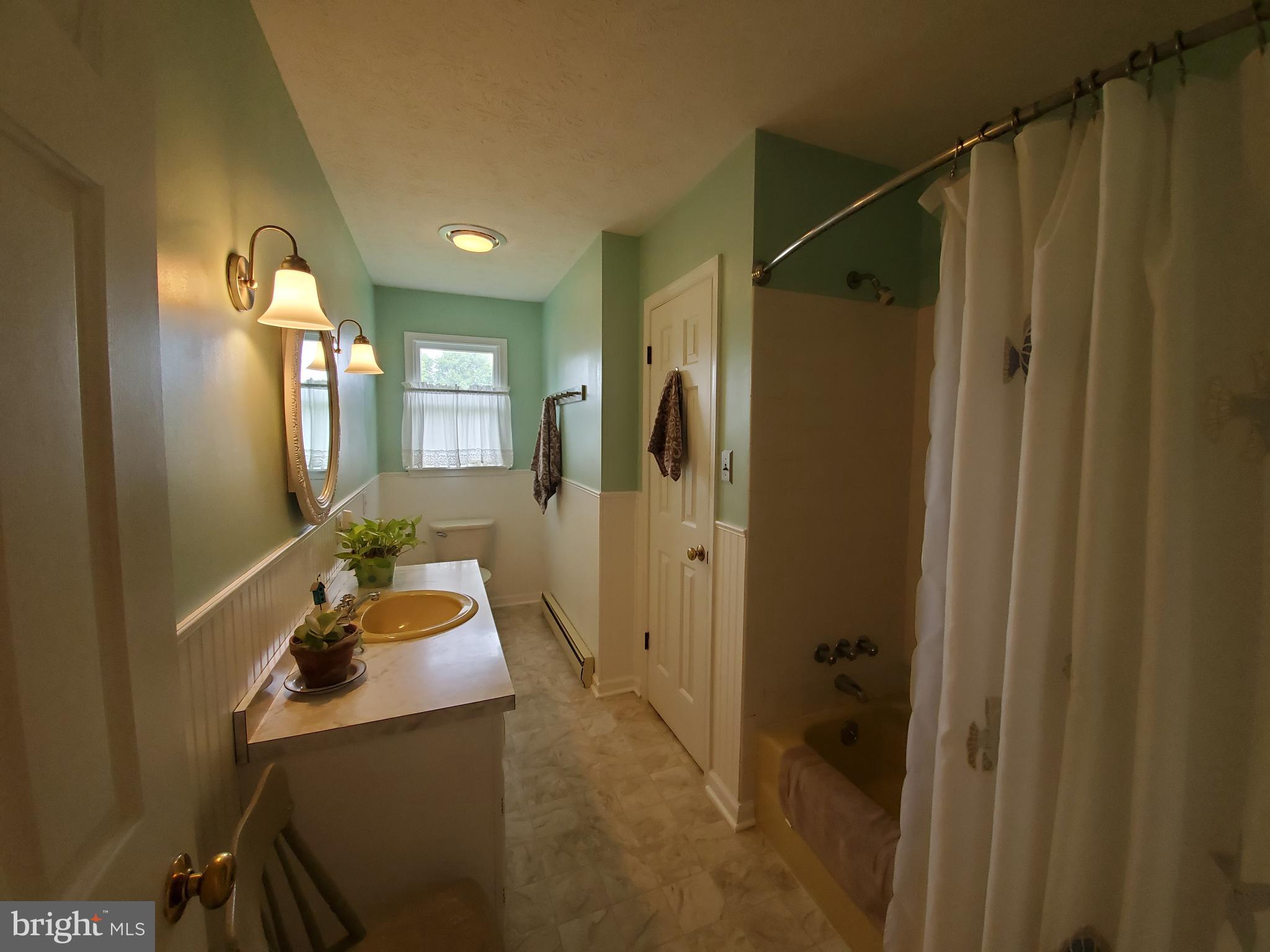 134 Russelcroft Road Winchester, VA 22601 - Photo 30 of 35 Hall Full Bath