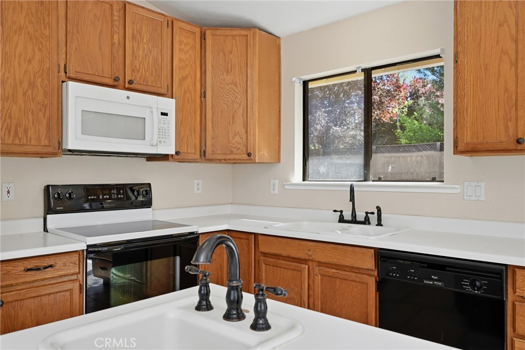 19176 Stonegate Road Hidden Valley Lake, CA 95467 - Photo 10 of 26 Easy clean formica countertops.