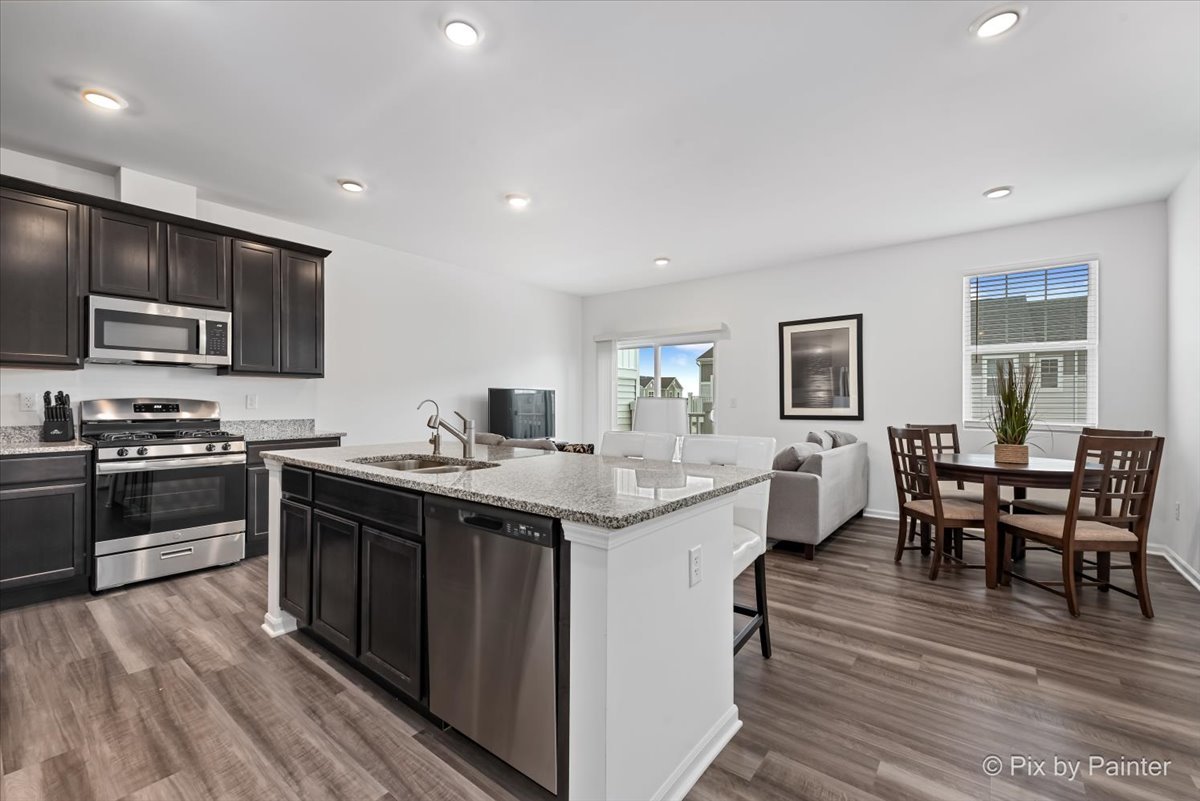462 Comstock Road South Elgin, IL 60177 - Photo 4 of 23 a kitchen with stainless steel appliances granite countertop a stove and a sink