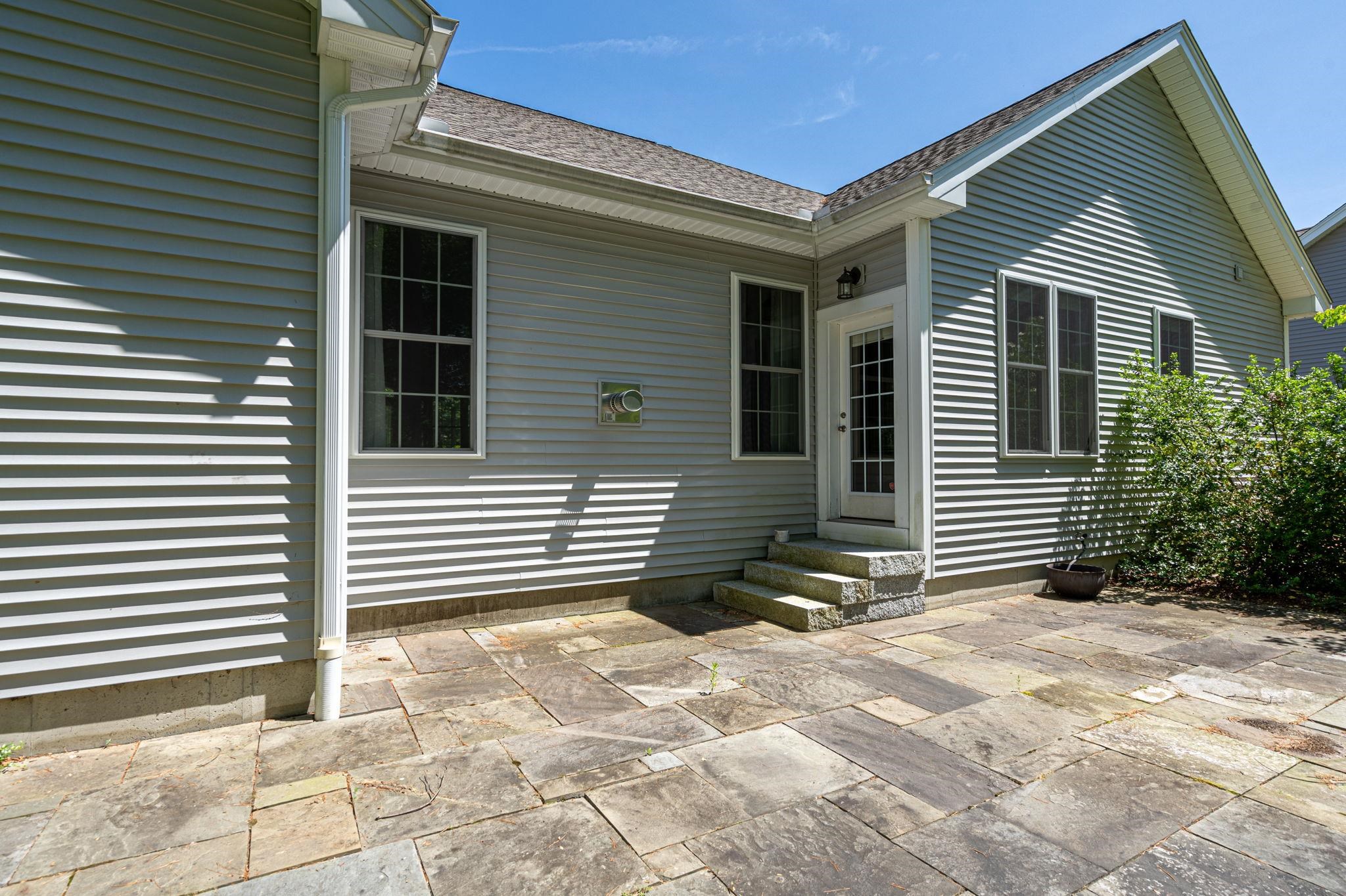 200 Pleasant Pond Way Manchester, NH 03102 - Photo 30 of 34