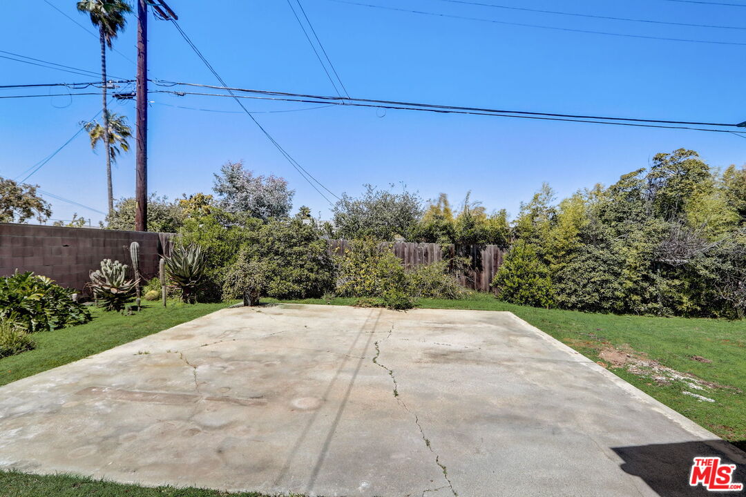 6215 West 77th Street Los Angeles, CA 90045 - Photo 19 of 23 a backyard of a house with lots of green space