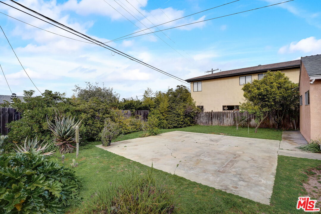 6215 West 77th Street Los Angeles, CA 90045 - Photo 21 of 23 a view of a back yard