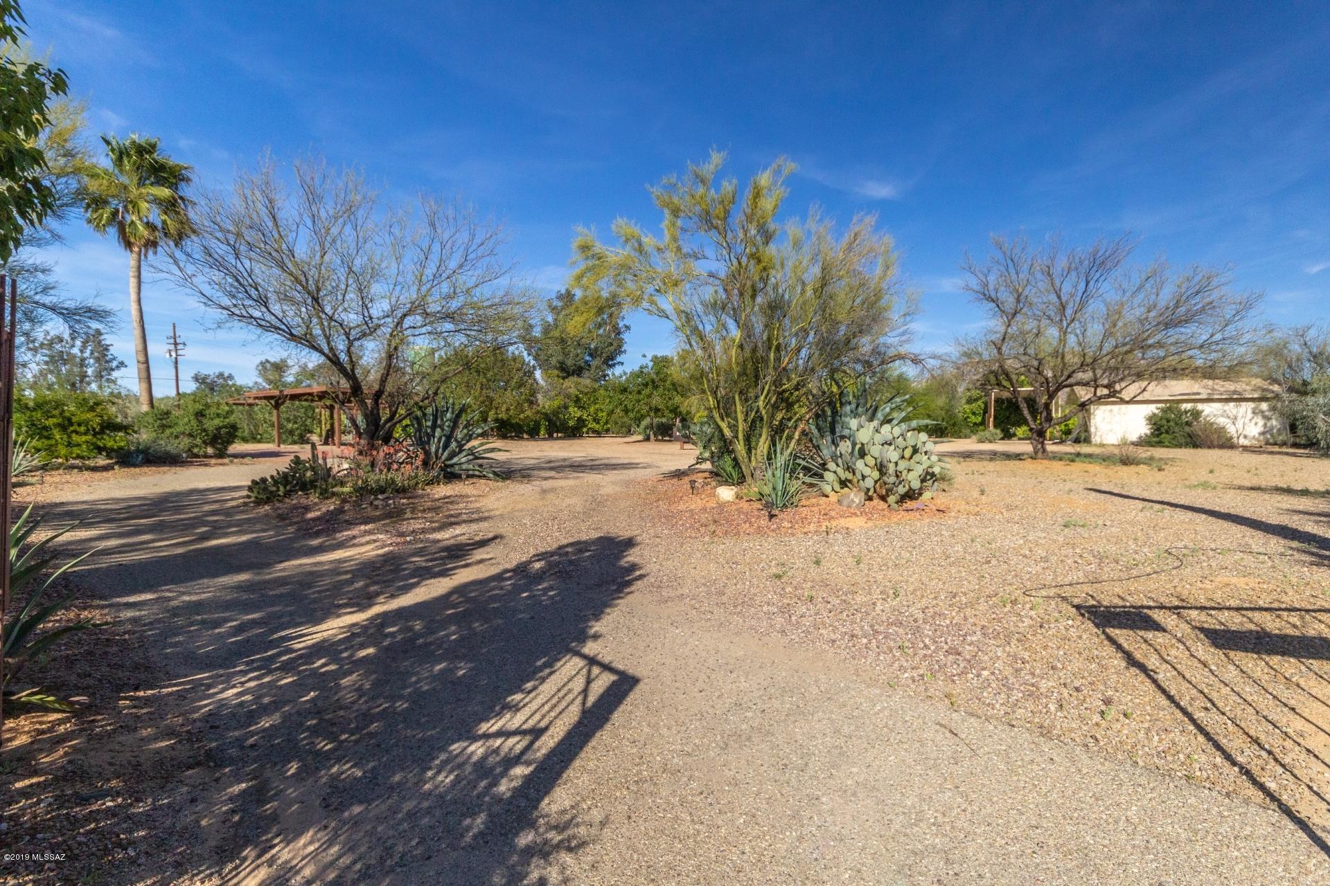 9350 North Shannon Road Tucson, AZ 85742 - Photo 8 of 37