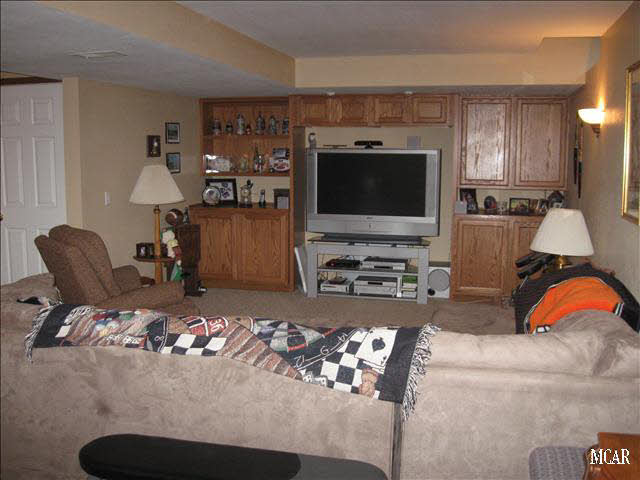 2412 Sandpiper Road Lambertville, MI 48144 - Photo 16 of 20 Family Room