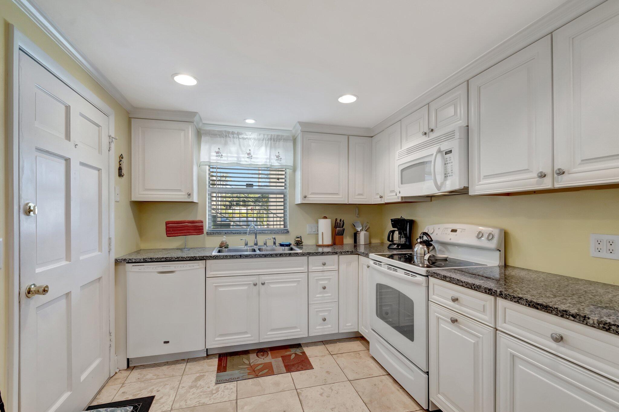 5550 North Ocean Boulevard, Unit 107 Ocean Ridge, FL 33435 - Photo 16 of 38 Kitchen