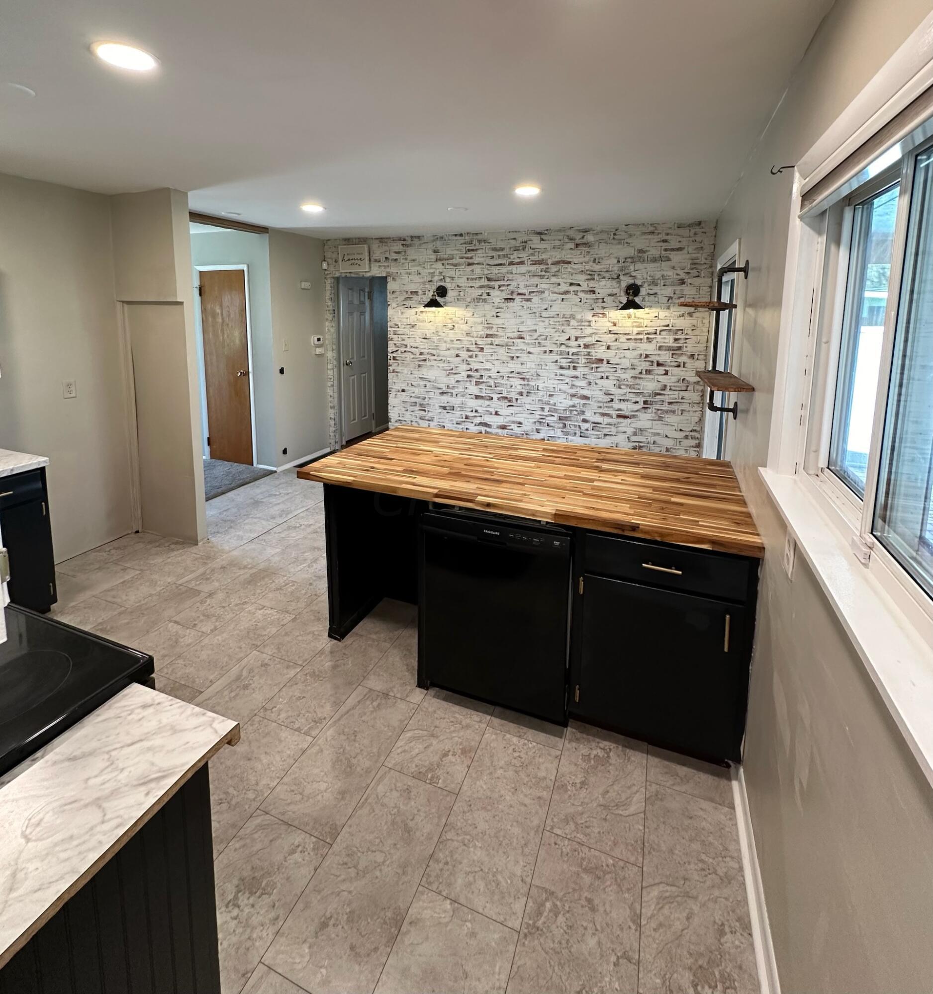 1020 Mulberry Road Circleville, OH 43113 - Photo 5 of 28 IMG_2095