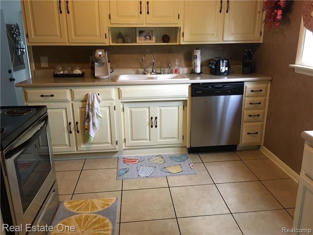 800 Savage Road Belleville, MI 48111 - Photo 6 of 12 IMG_2236.JPG