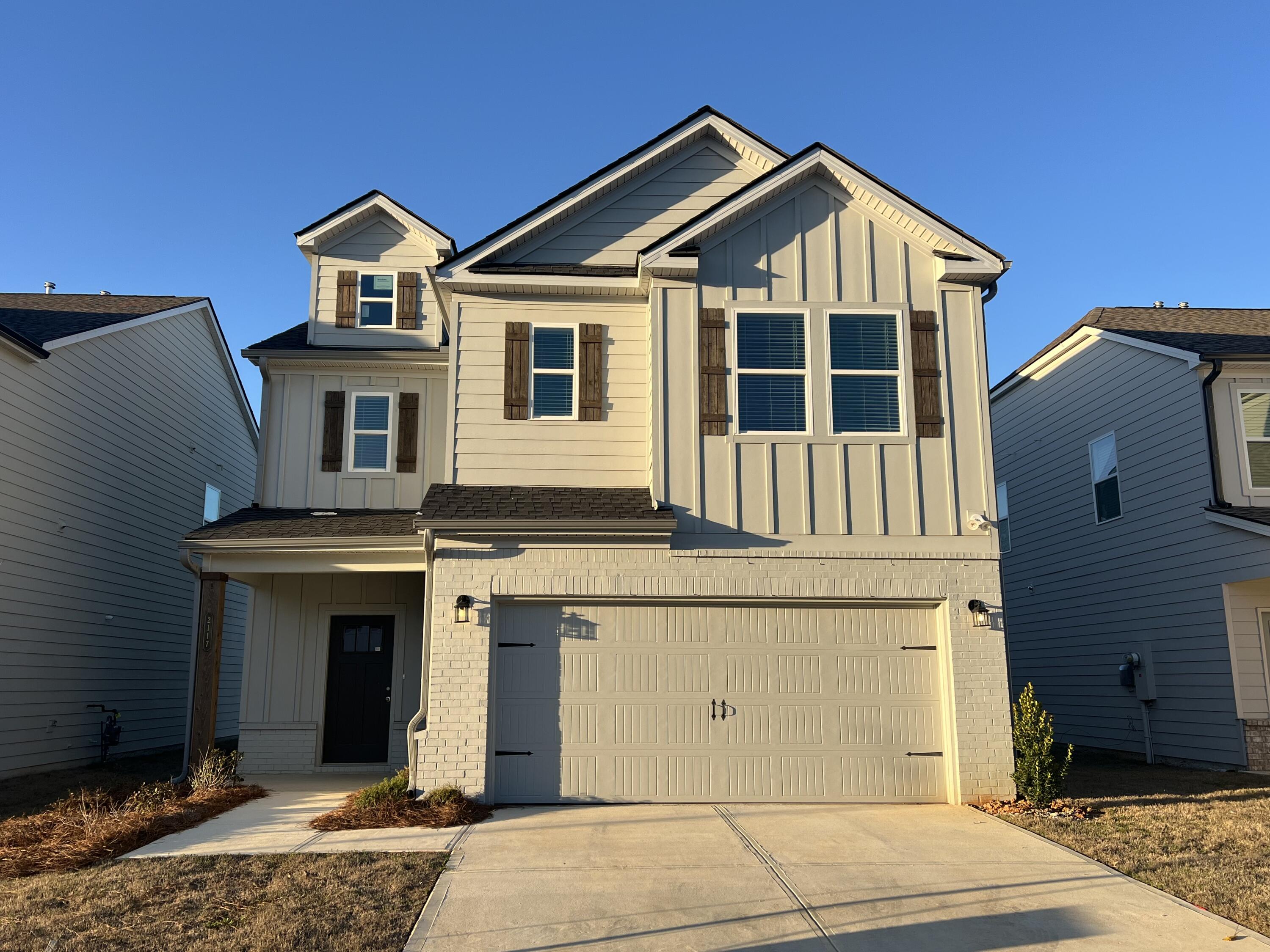 Davis "M" Front Elevation