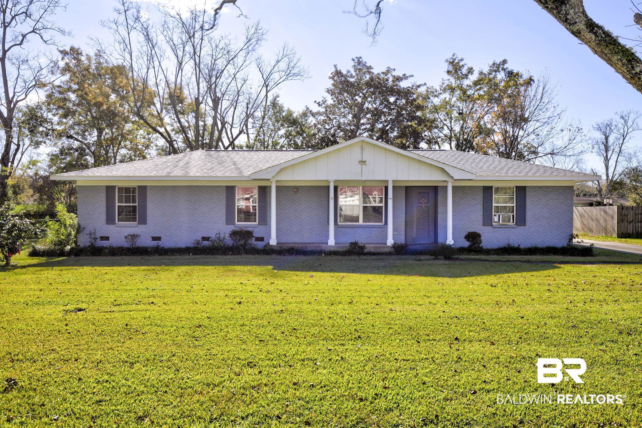 606 East Myrtle Avenue Foley, AL 36535 - Photo 2 of 24 Ranch-style house featuring a front yard