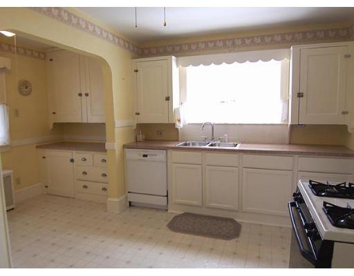 137 Manchester Terrace Springfield, MA 01108 - Photo 3 of 11
