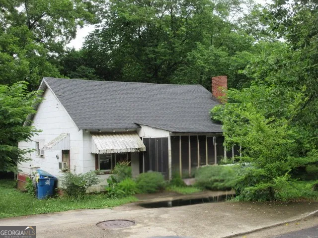 a house view with a outdoor space