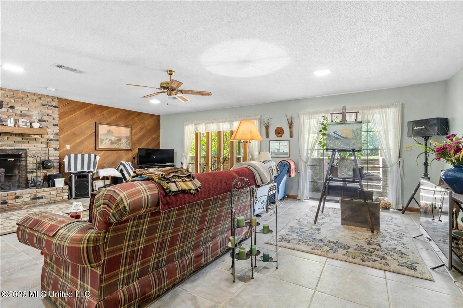 121 Cemetery Road Tylertown, MS 39667 - Photo 27 of 50 121 Cemetery living room