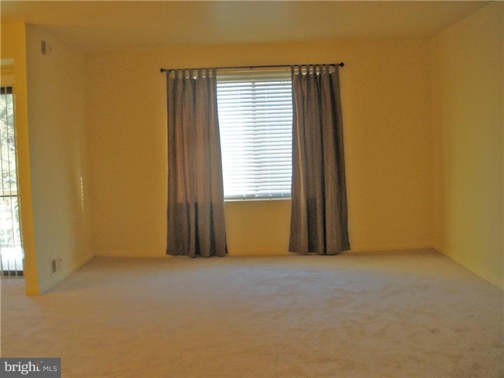 167-3 Echelon Road Voorhees, NJ 08043 - Photo 8 of 23 Living Room