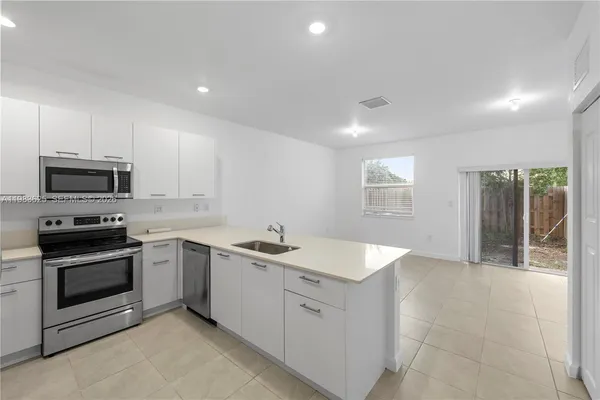 $3,000 | 12258 Northwest 24th Place, Miami, FL 33167