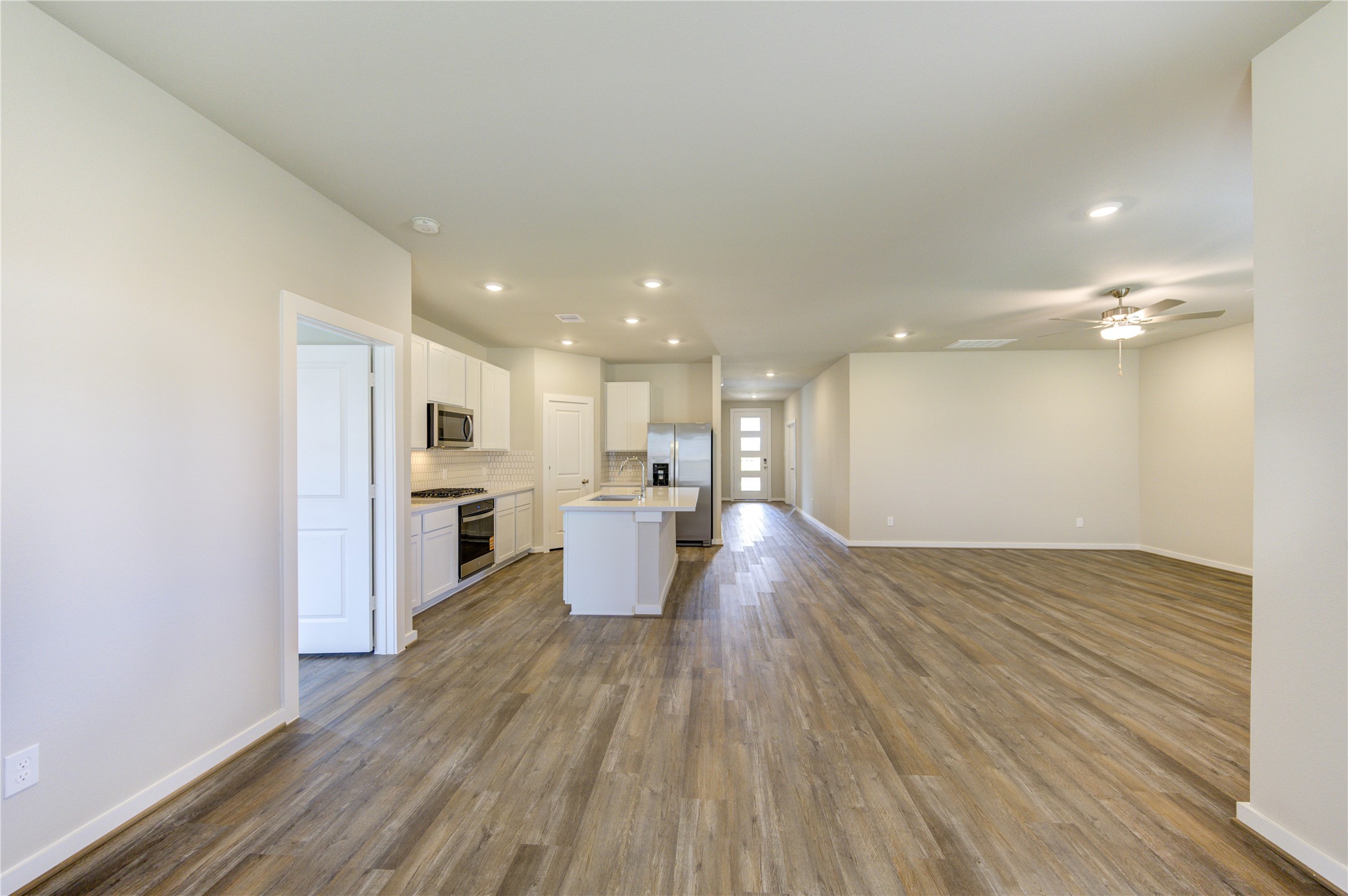 6219 Lost Rdg Lane Richmond, TX 77469 - Photo 22 of 50 a view of a kitchen with wooden floor