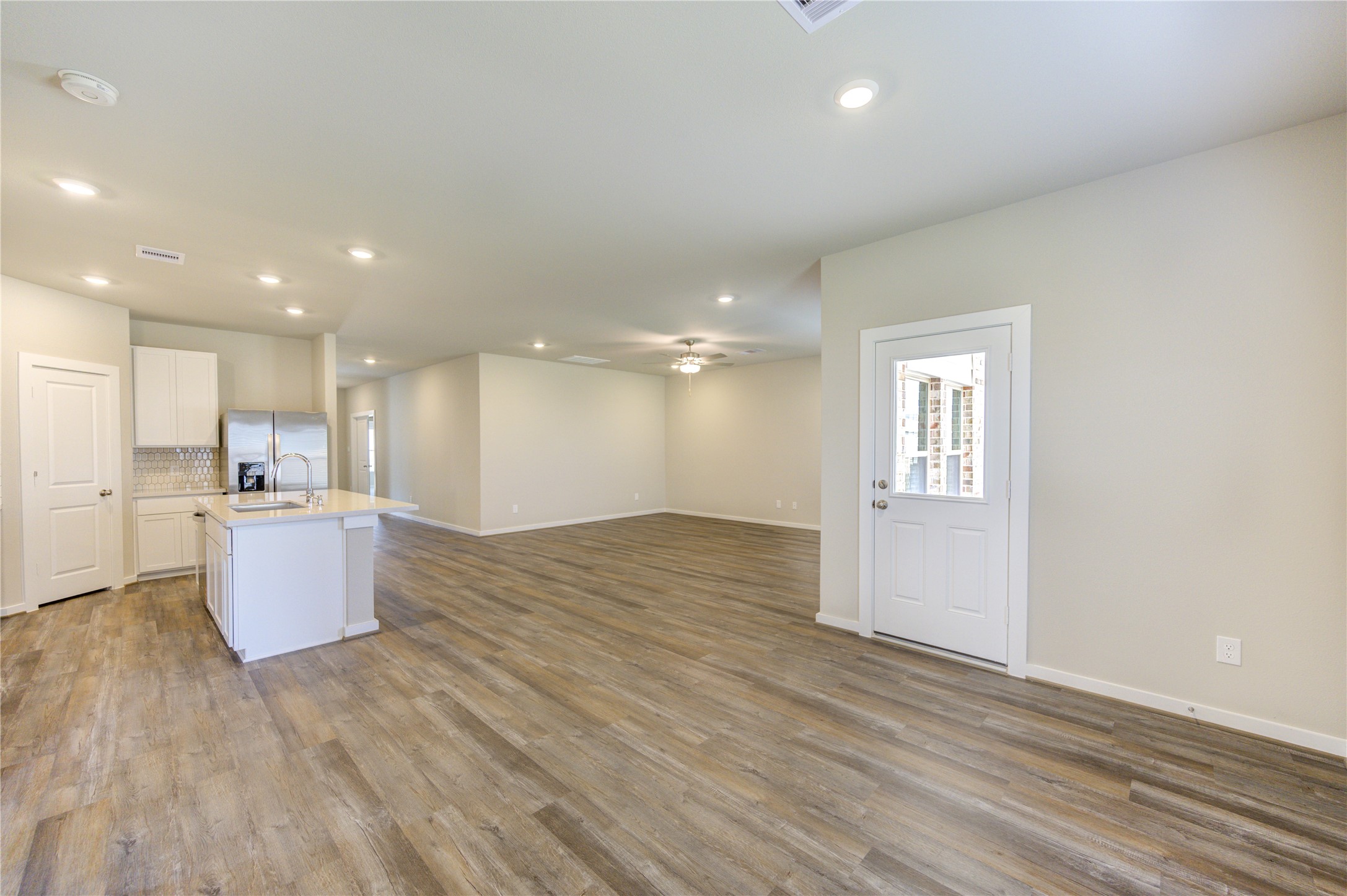 6219 Lost Rdg Lane Richmond, TX 77469 - Photo 23 of 50 a view of kitchen and wooden floor