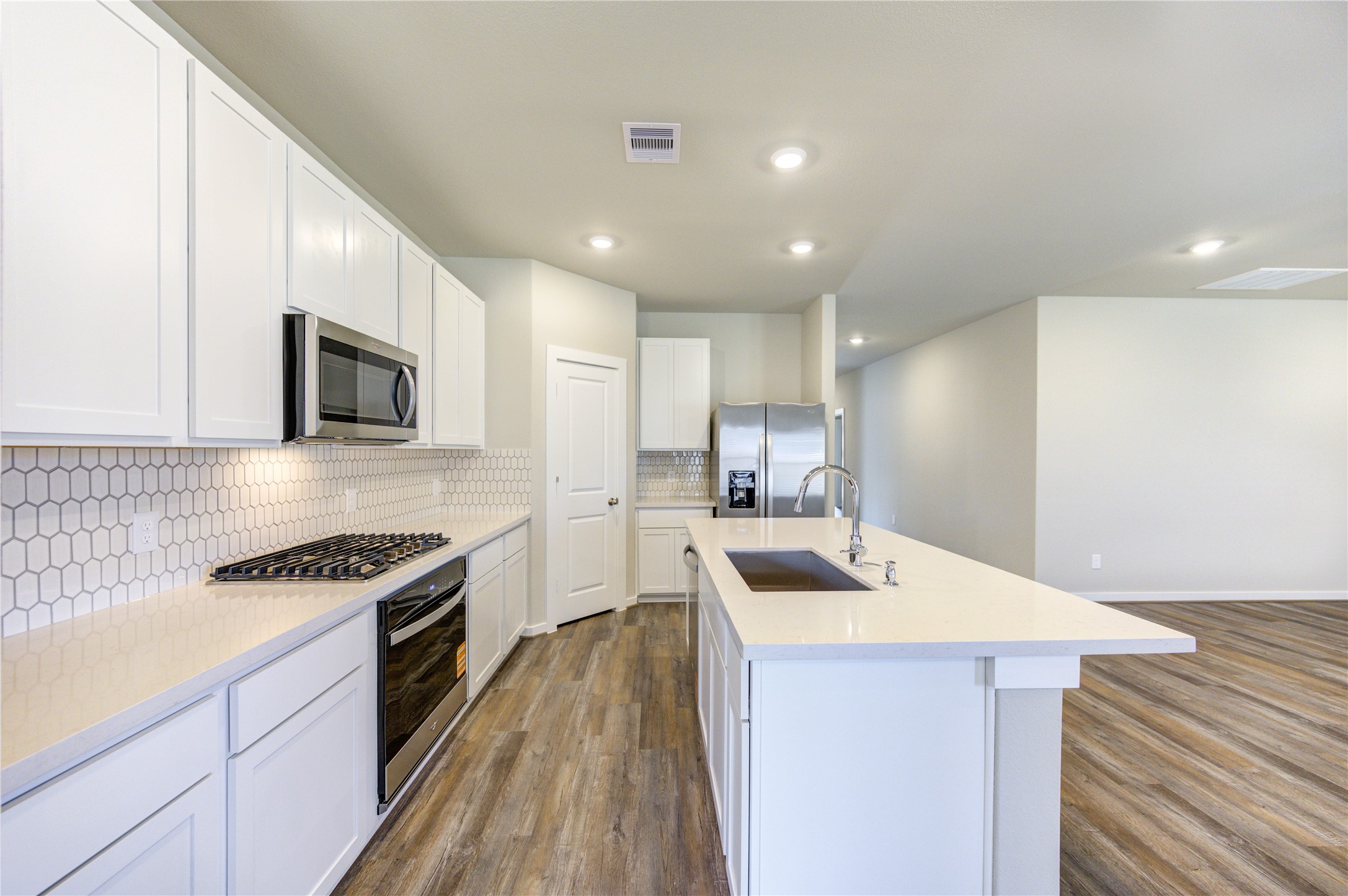 6219 Lost Rdg Lane Richmond, TX 77469 - Photo 25 of 50 a kitchen with granite countertop a sink a counter top space stainless steel appliances and cabinets