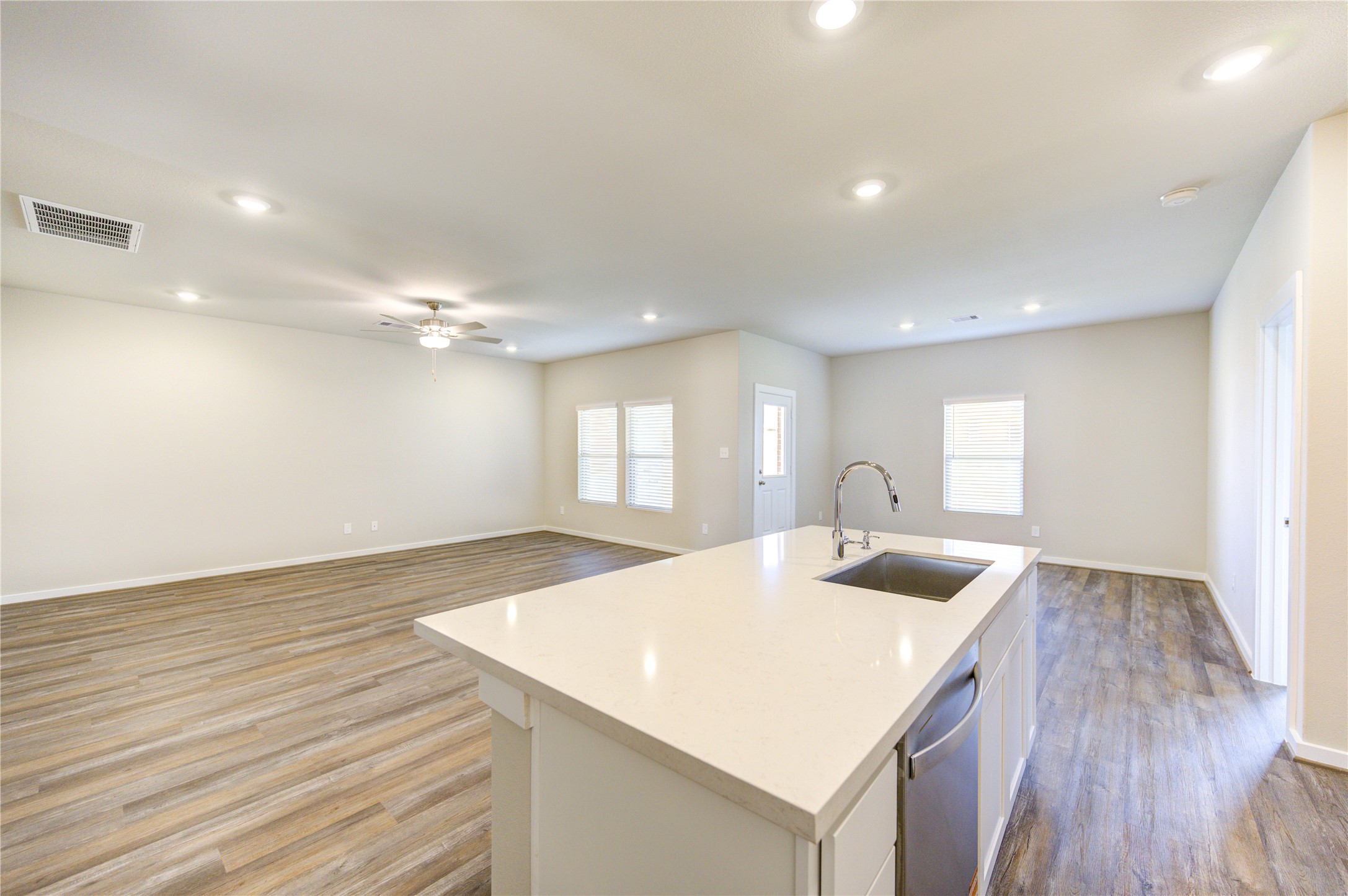 6219 Lost Rdg Lane Richmond, TX 77469 - Photo 28 of 50 a kitchen with sink and microwave