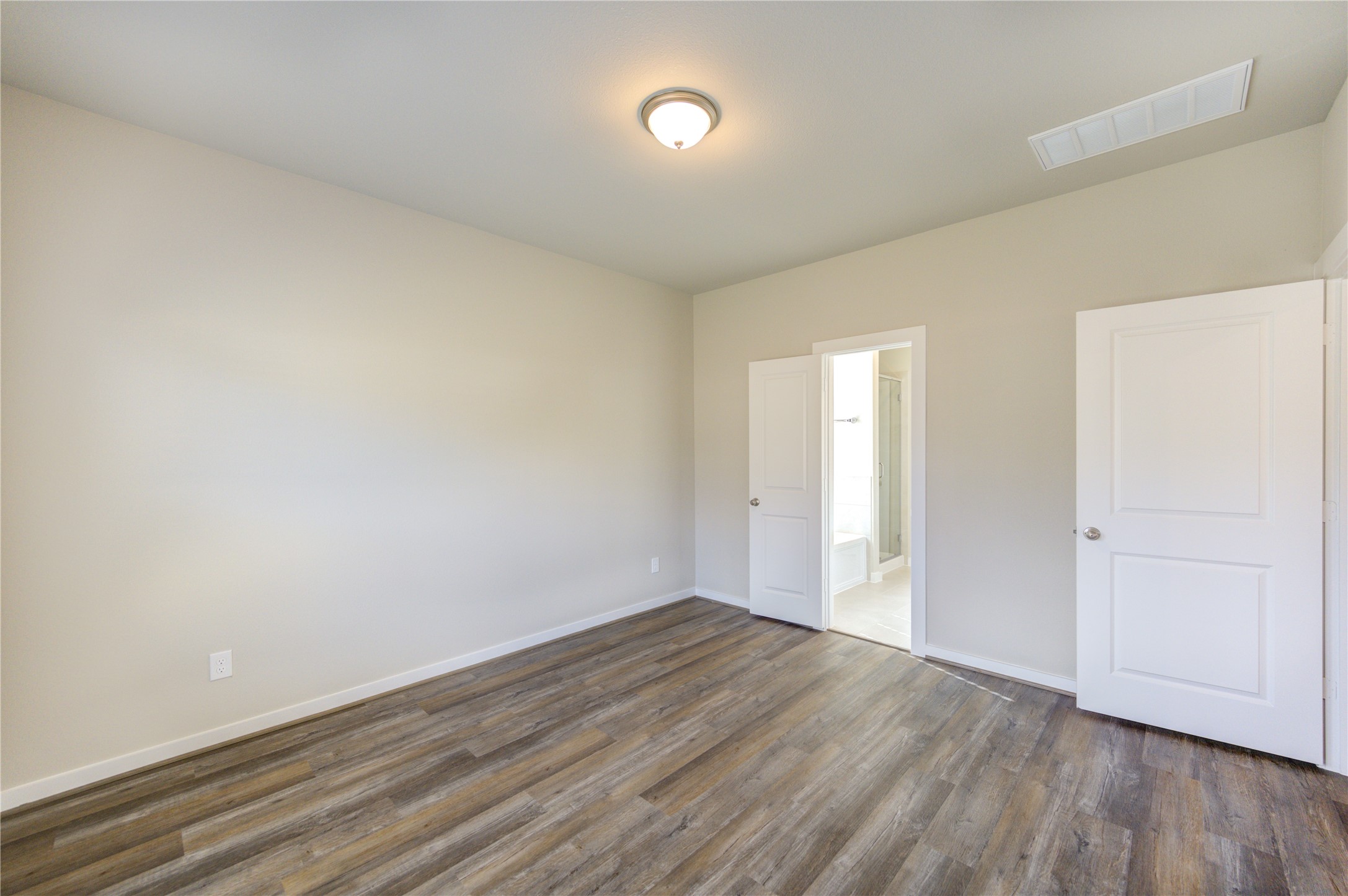 6219 Lost Rdg Lane Richmond, TX 77469 - Photo 31 of 50 an empty room with wooden floor and windows