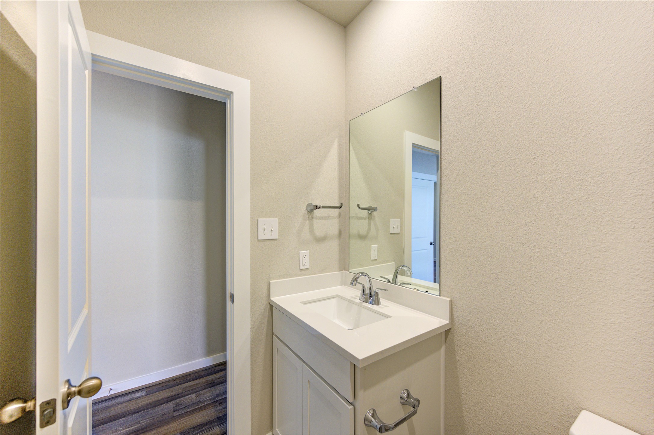 6219 Lost Rdg Lane Richmond, TX 77469 - Photo 48 of 50 a bathroom with a sink and a mirror